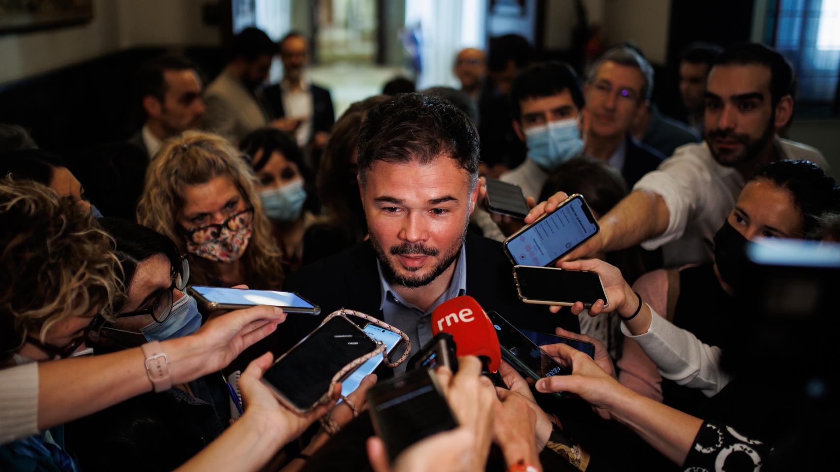 El portavoz de ERC en el Congreso, Gabriel Rufián, este jueves a su llegada a la comisión de secretos oficiales. Europa Press