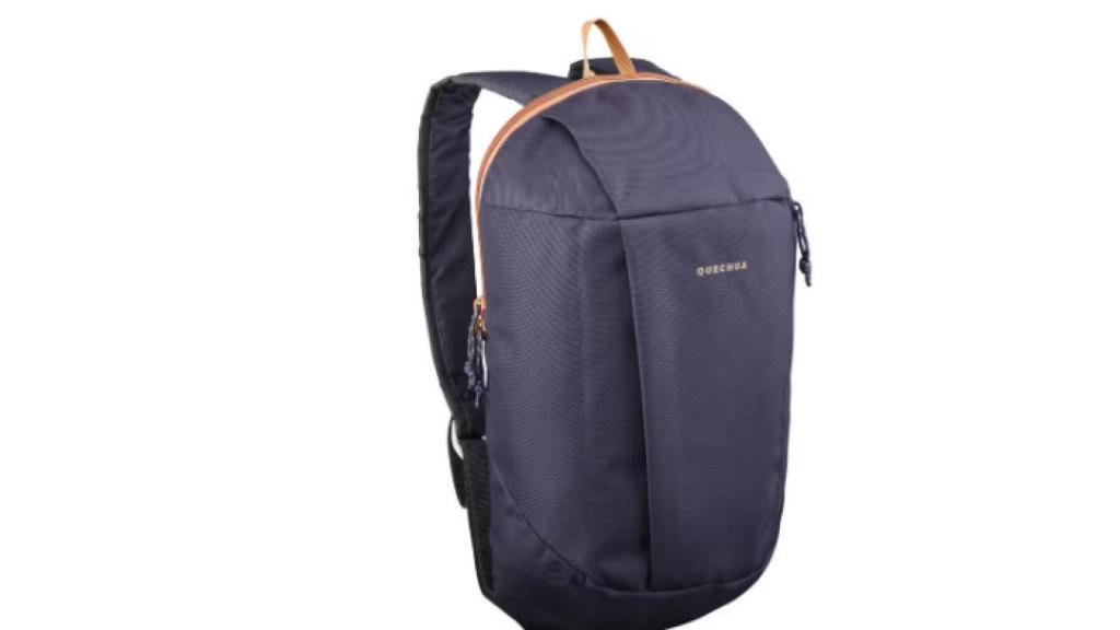 Mochila pequeña de senderismo.