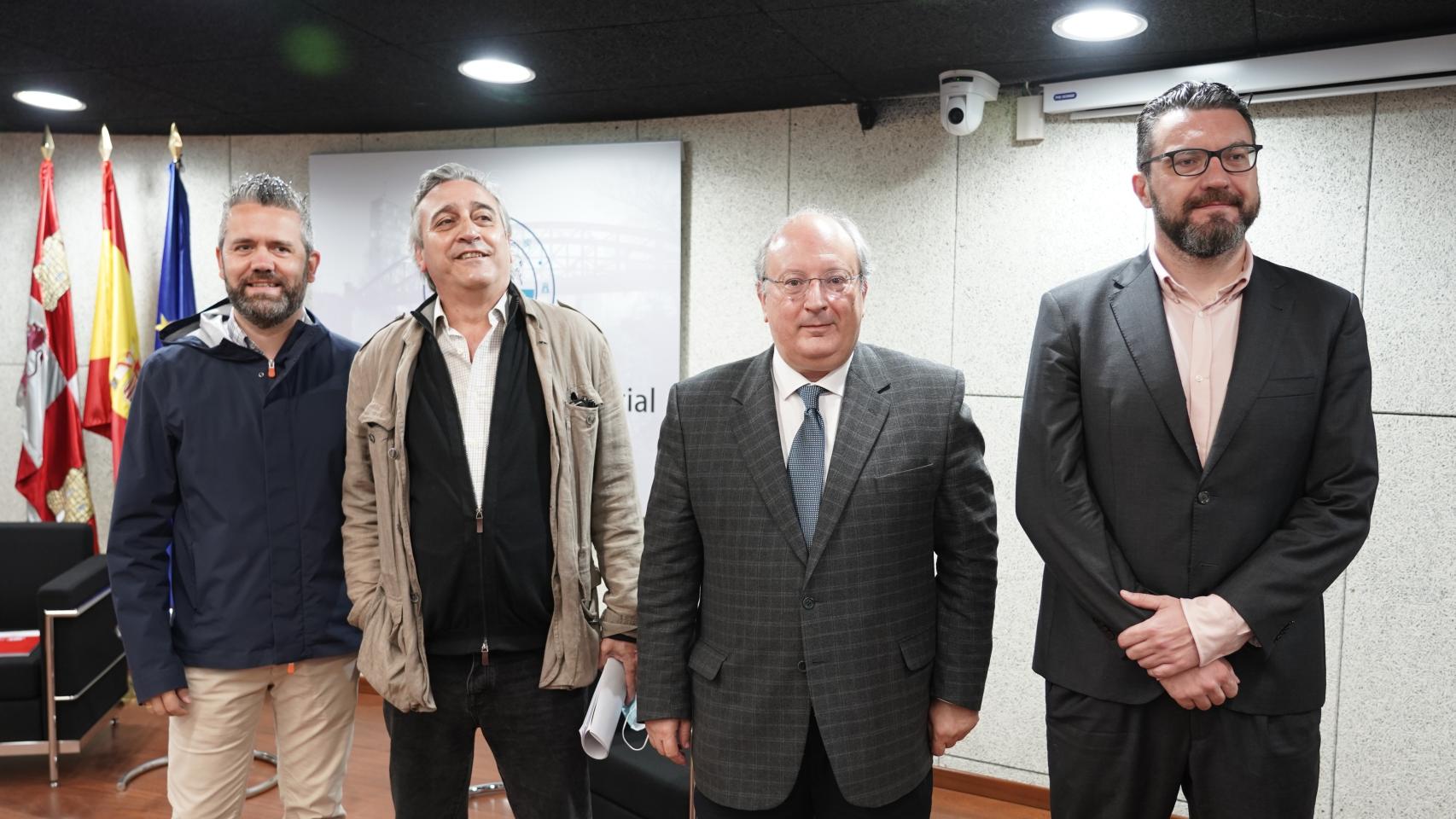 El presidente del CESCyL, Enrique Cabero; el secretario general de la CEOECYL, David Esteban; Saturnino Fernández, de CCOO; y Raúl Santa Eufemia, de UGT, participan en el foro 'Las cláusulas subrogatorias en los convenios colectivos'