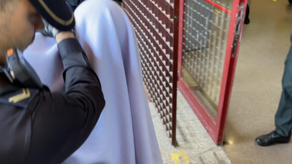 La Policía conduce a Miguel, supuesto agresor, a los juzgados de Torrent.