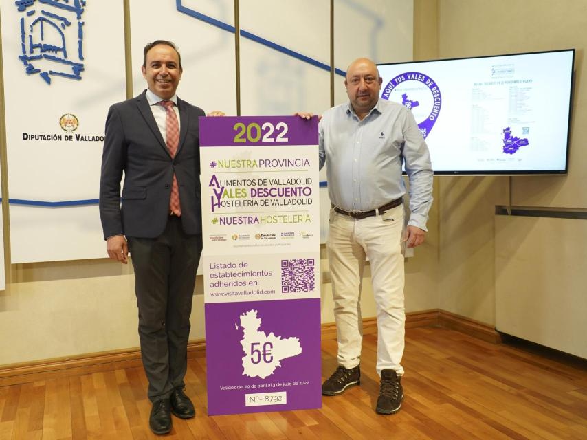 Víctor Alonso, vicepresidente de la Diputación y Jaime Fernández, presidente de la Asociación de Hostelería