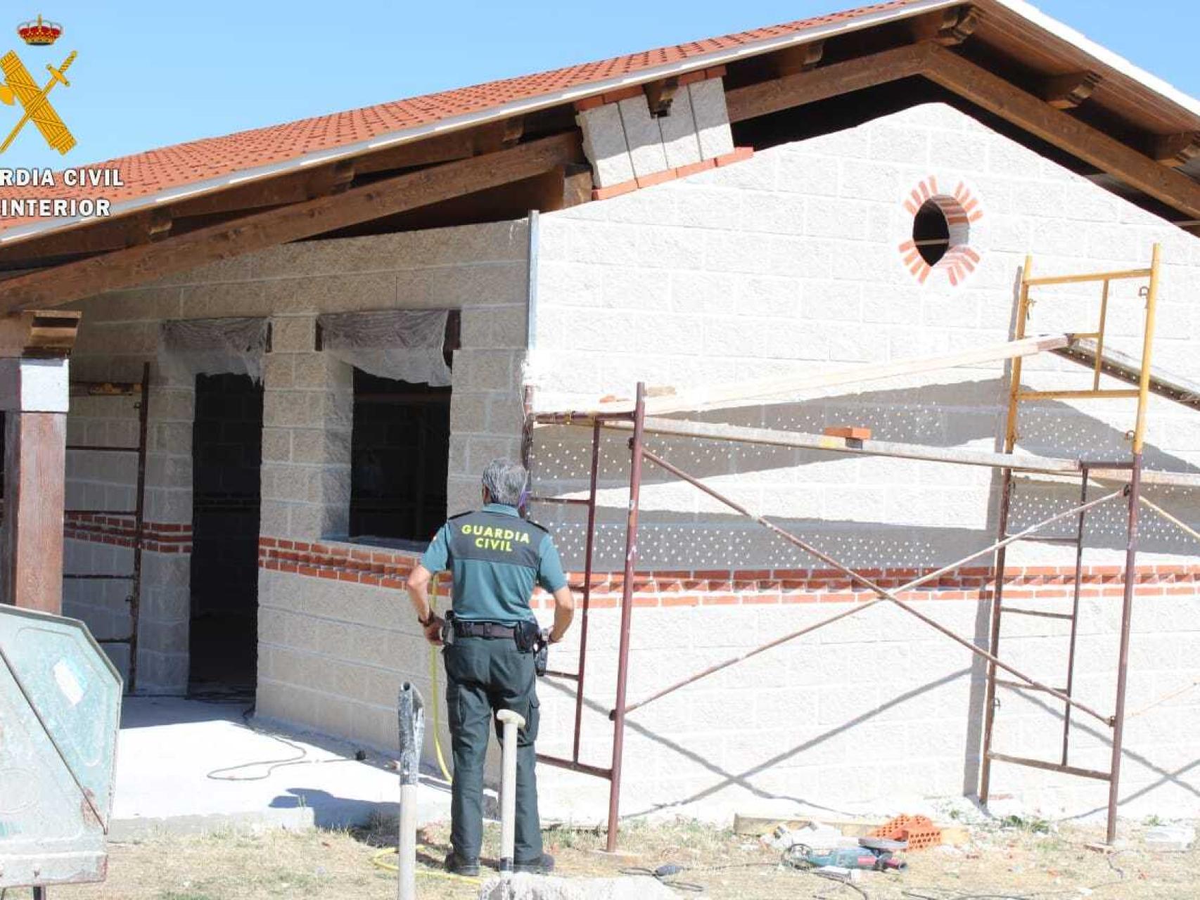 Investigan a cinco personas por construir viviendas en terreno rural no urbanizable de Segovia