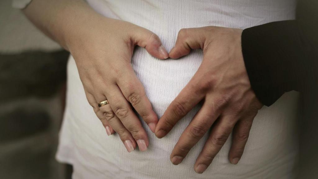 El dolor abdominal puede ser síntoma de cáncer de ovario.