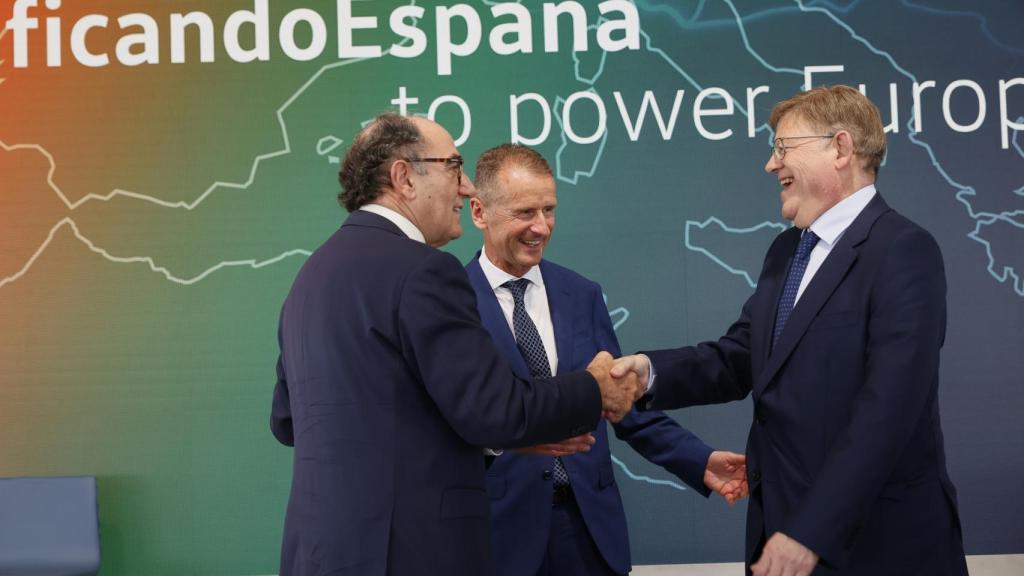 Ignacio Sánchez Galán, presidente de Iberdrola; Herbert Diess, CEO del grupo Volkswagen, y Ximo Puig, presidente de la Generalitat Valenciana.