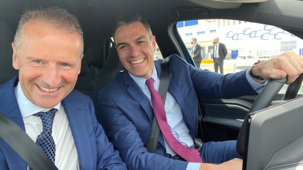 Herbert Diess (CEO de Volkswagen) junto con el presidente Pedro Sánchez.