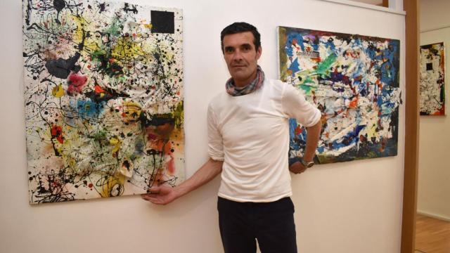 El artistacoruñés Óscar Costas.