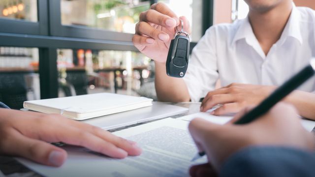 ¿Me puedo deducir el IVA del coche? ¿Y el gasto del vehículo en el IRPF?