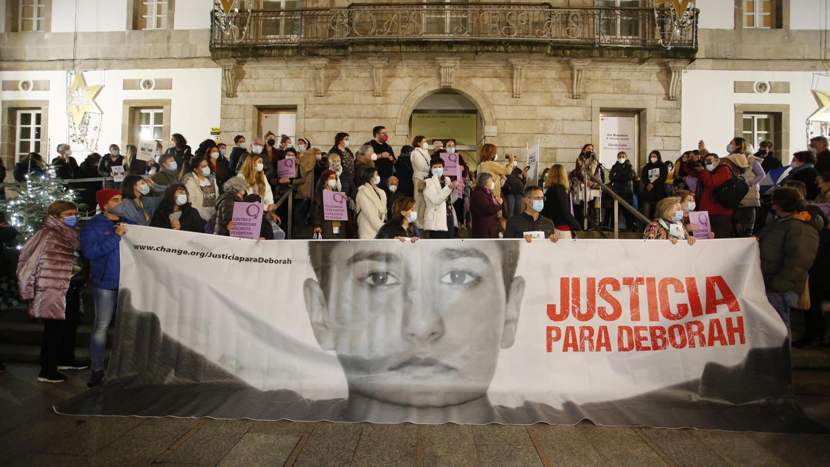 Concentración en Vigo para pedir justicia para la joven viguesa Déborah Fernández Cervera.