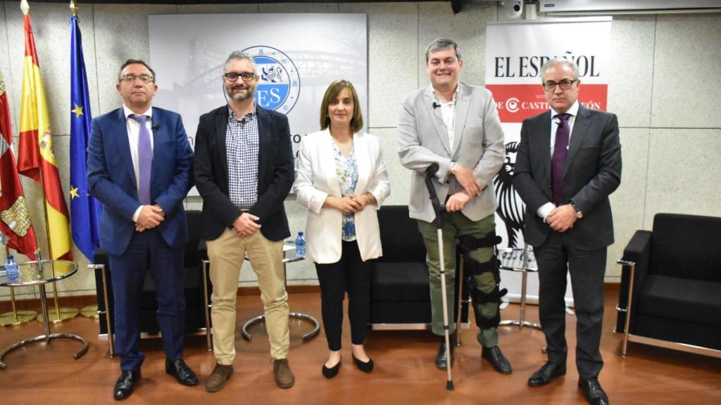 Alberto Guerra, Jesús I. Fernández, Silvia García -directora de EL ESPAÑOL-Noticias de Castilla y León, Lorenzo Alonso y Agustín Sigüenza, tras la mesa redonda.