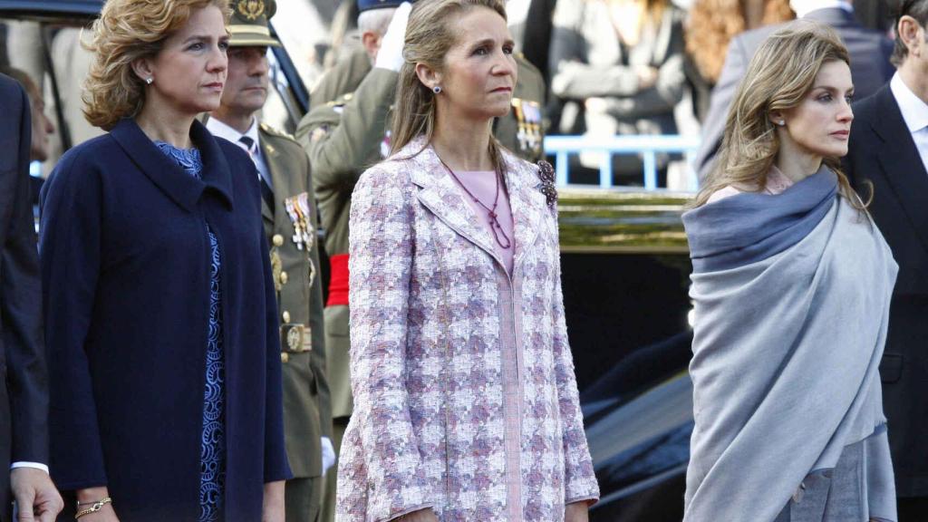 Letizia con sus cuñadas en el Día de la Hispanidad de 2010