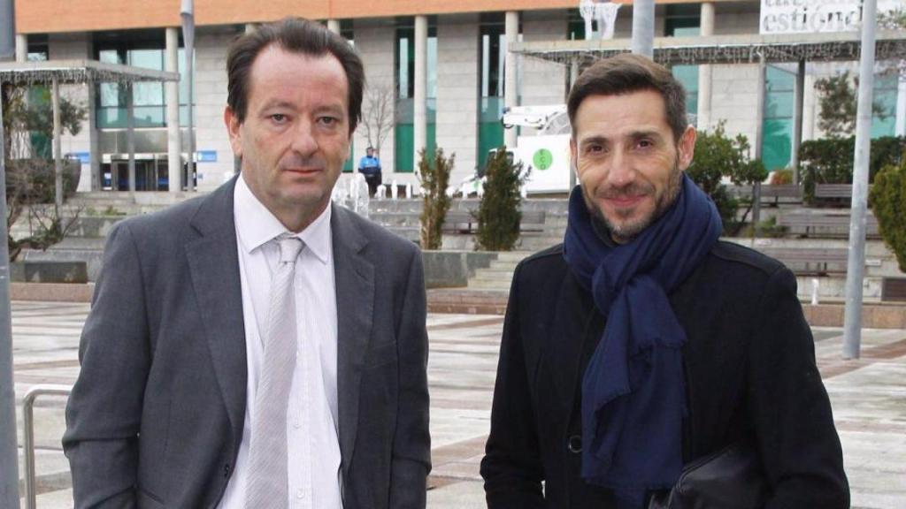 El abogado Iván Hernández, junto a Antonio David.