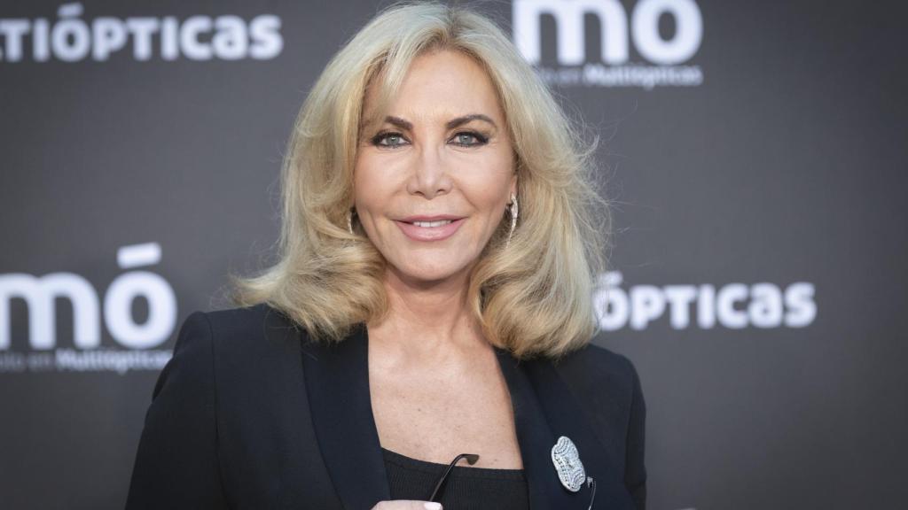 Norma Duval posando ante los medios de comunicación el pasado jueves 5 de mayo de 2022 en la Vereda del Tiro, La Moraleja.