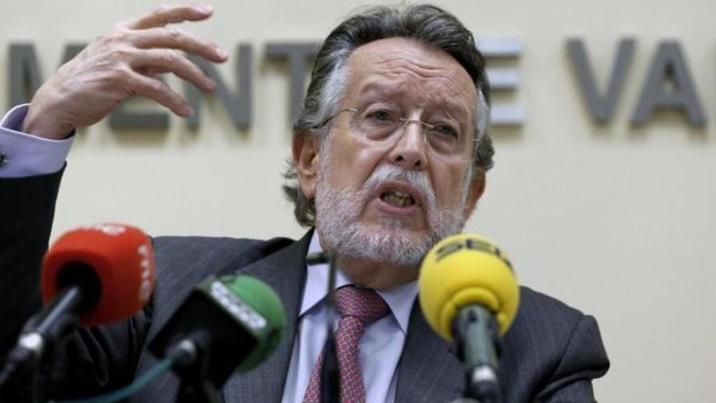 Alfonso Grau, exvicealcalde de Valencia, durante una rueda de prensa celebrada en 2014.