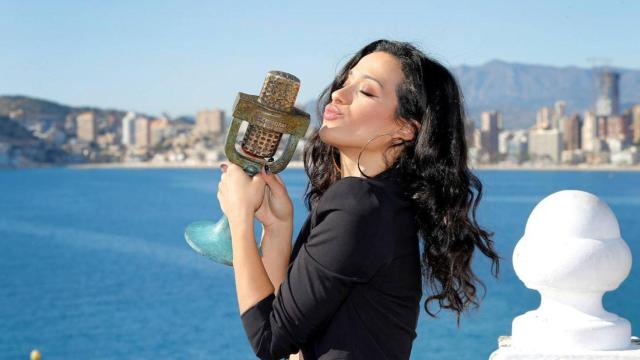 Chanel, ganadora del Benidorm Fest, en la presentación de su premio a la prensa en la capital turística.