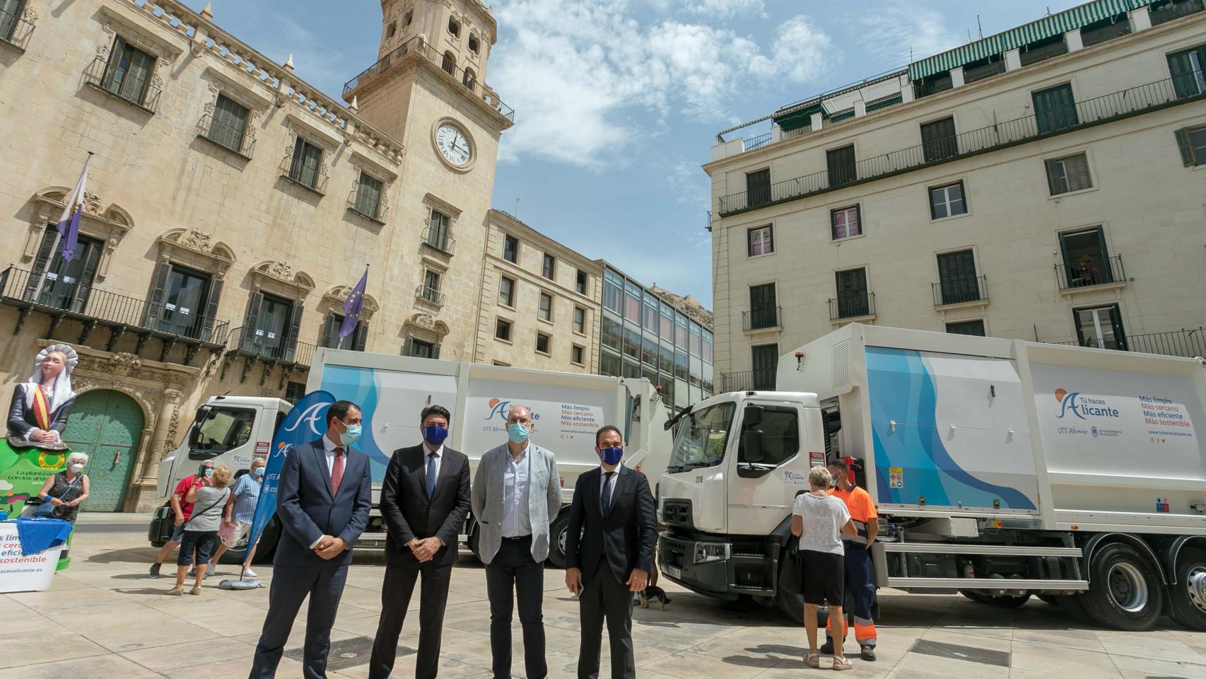 El Ayuntamiento recibe el premio Escoba de Platino que valora el trabajo hecho en la limpieza.