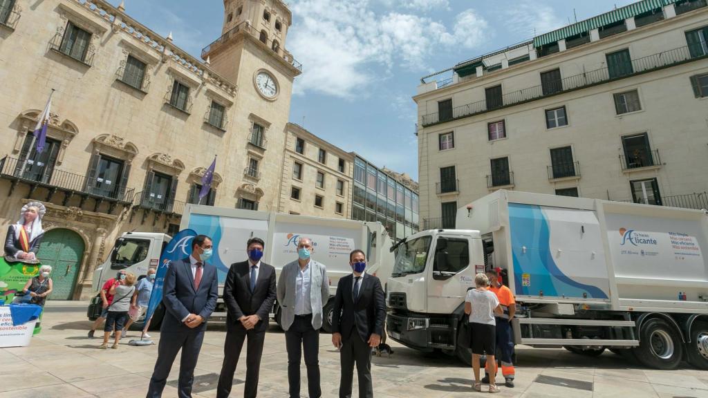 El Ayuntamiento recibe el premio Escoba de Platino que valora el trabajo hecho en la limpieza.