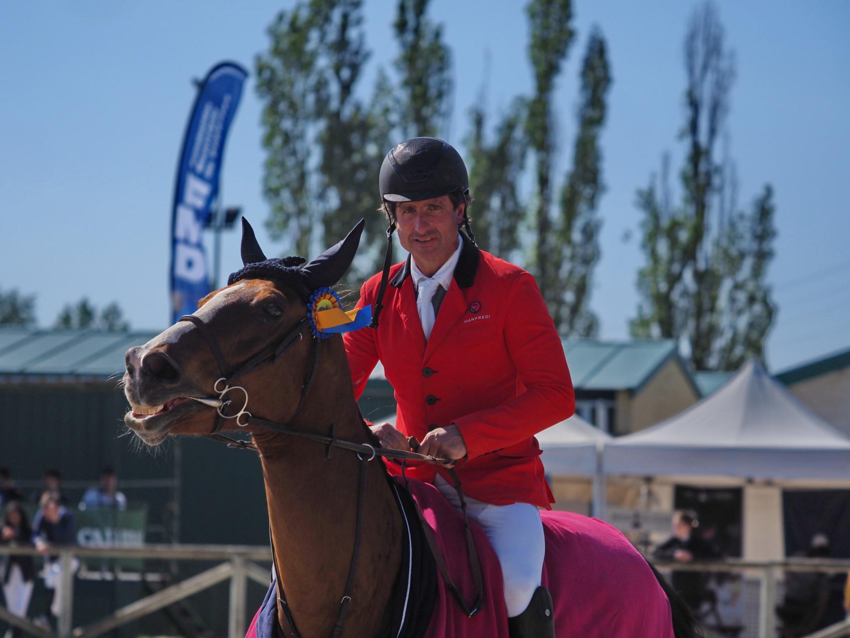 El jinete Iván Serrano, en el Concurso San Pedro Regalado, este viernes.