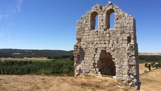 Espadaña de la iglesia de Torremoronta (Santa María del Campo, Burgos)