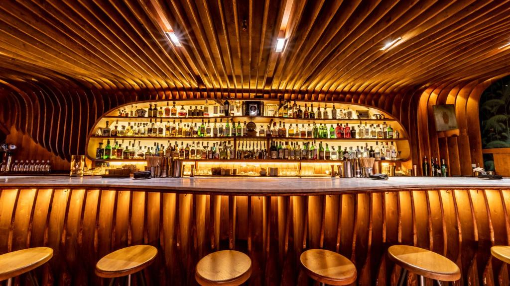 Interior de Paradiso, bar de Barcelona en el número 3 de la lista