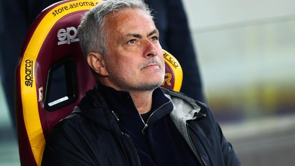 José Mourinho en el banquillo de la Roma