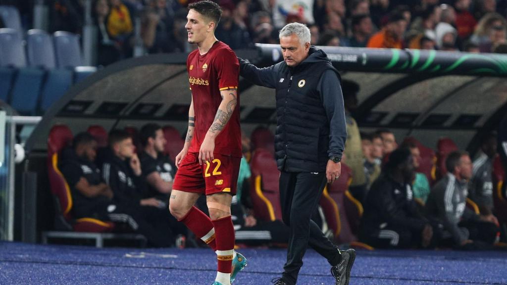 José Mourinho con la estrella de la Roma Nicolo Zaniolo