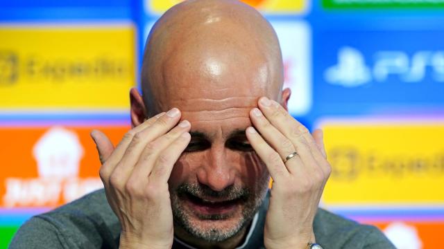 Pep Guardiola en rueda de prensa con el Manchester City