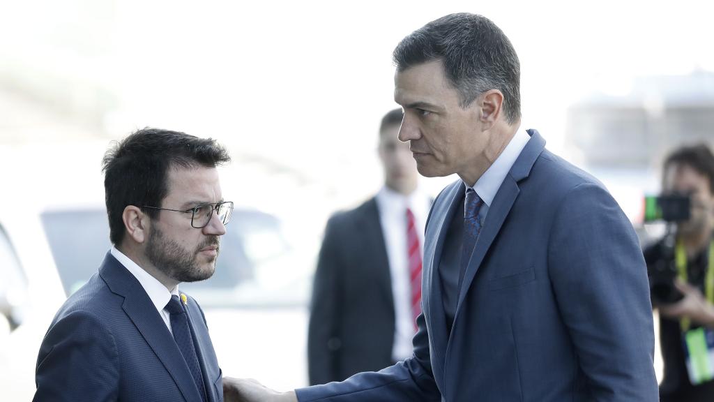 El presidente de la Generalitat, Pere Aragonès, y el del Gobierno, Pedro Sánchez, en un encuentro en Barcelona.