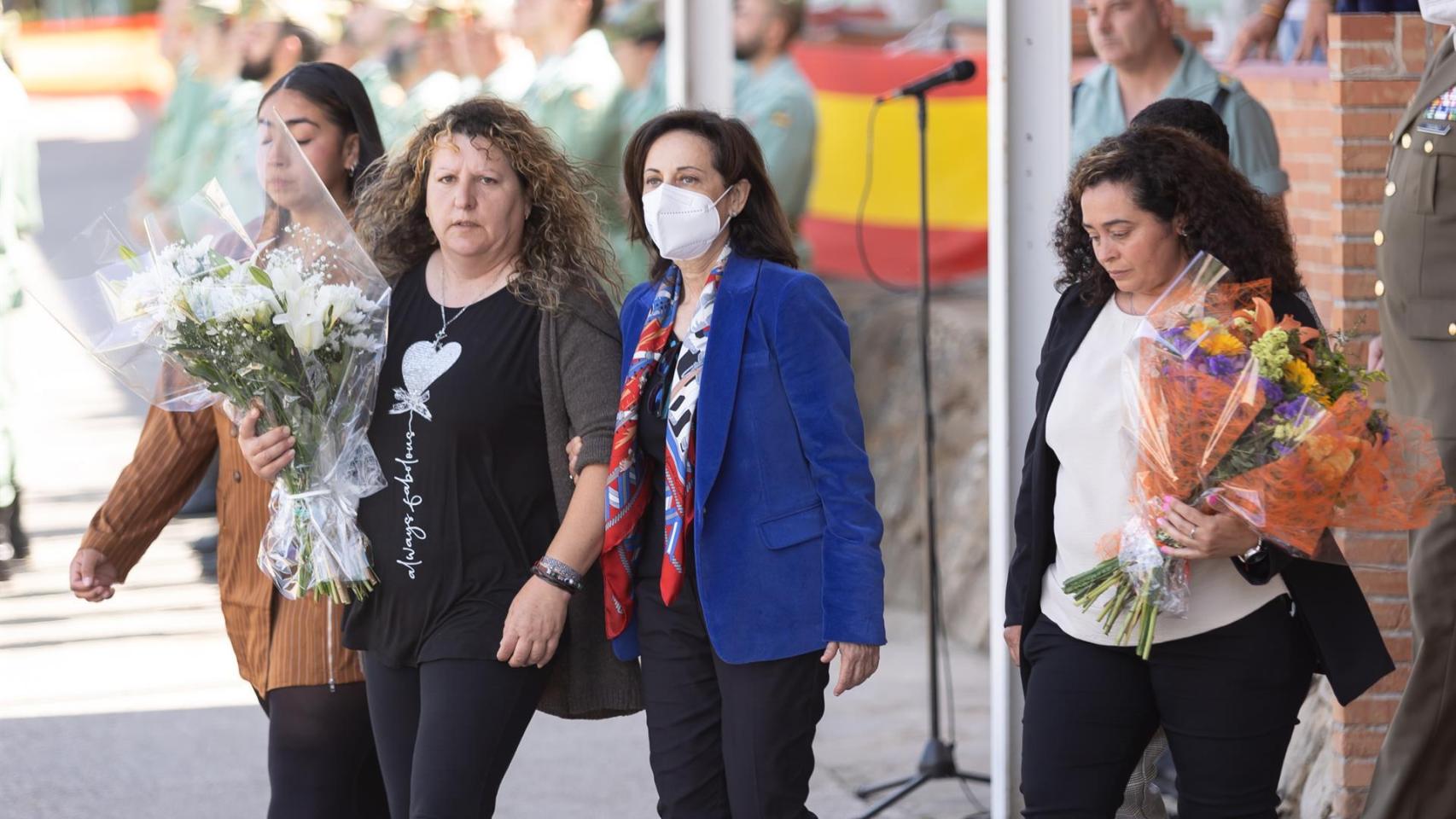 Margarita Robles preside en Ronda el acto de homenaje a dos militares fallecidos recientemente
