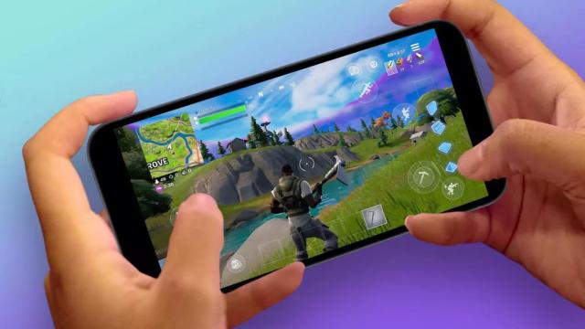 Fortnite en un móvil con xCloud.