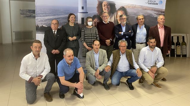 Representantes de la bodega y de la Xunta de Galicia.
