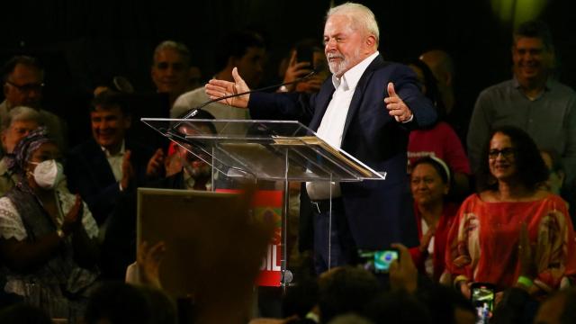 Lula Da Silva anunciando oficialmente su candidatura, este sábado en Sao Paulo.