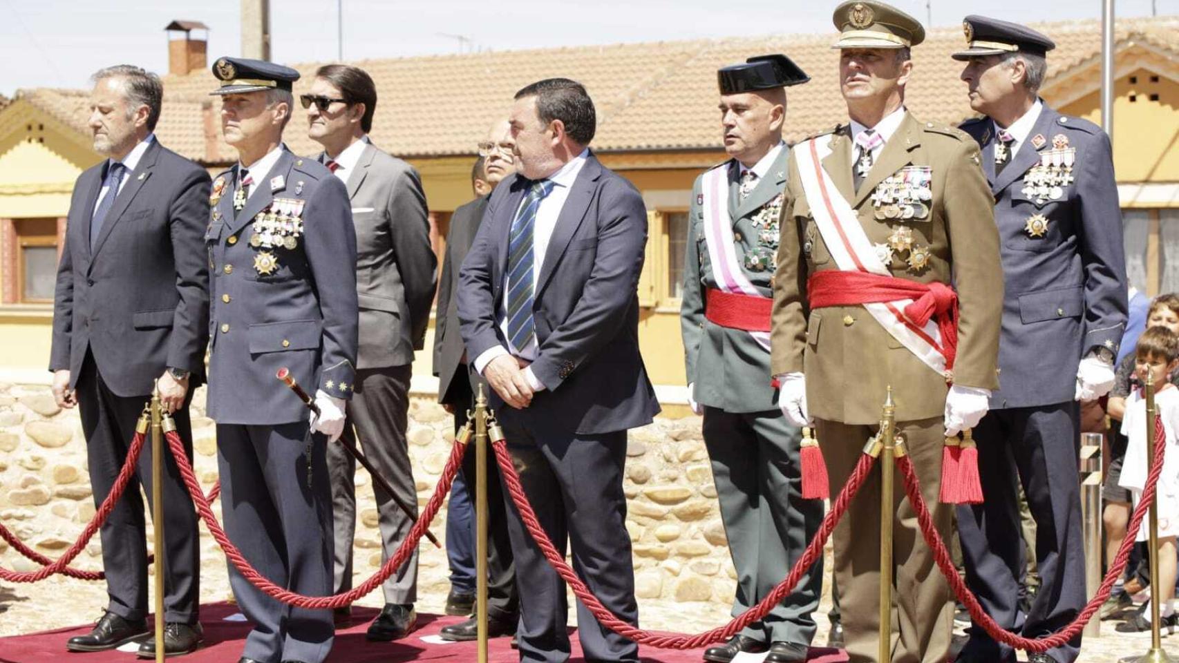 Jura de bandera con el presidente de las Cortes