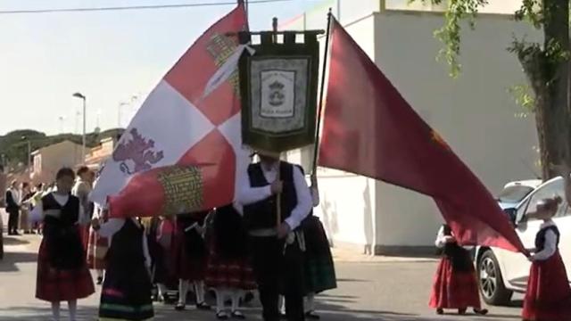 Aldeamayor de San Martín disfruta del mejor folclore a ritmo de música y tradición