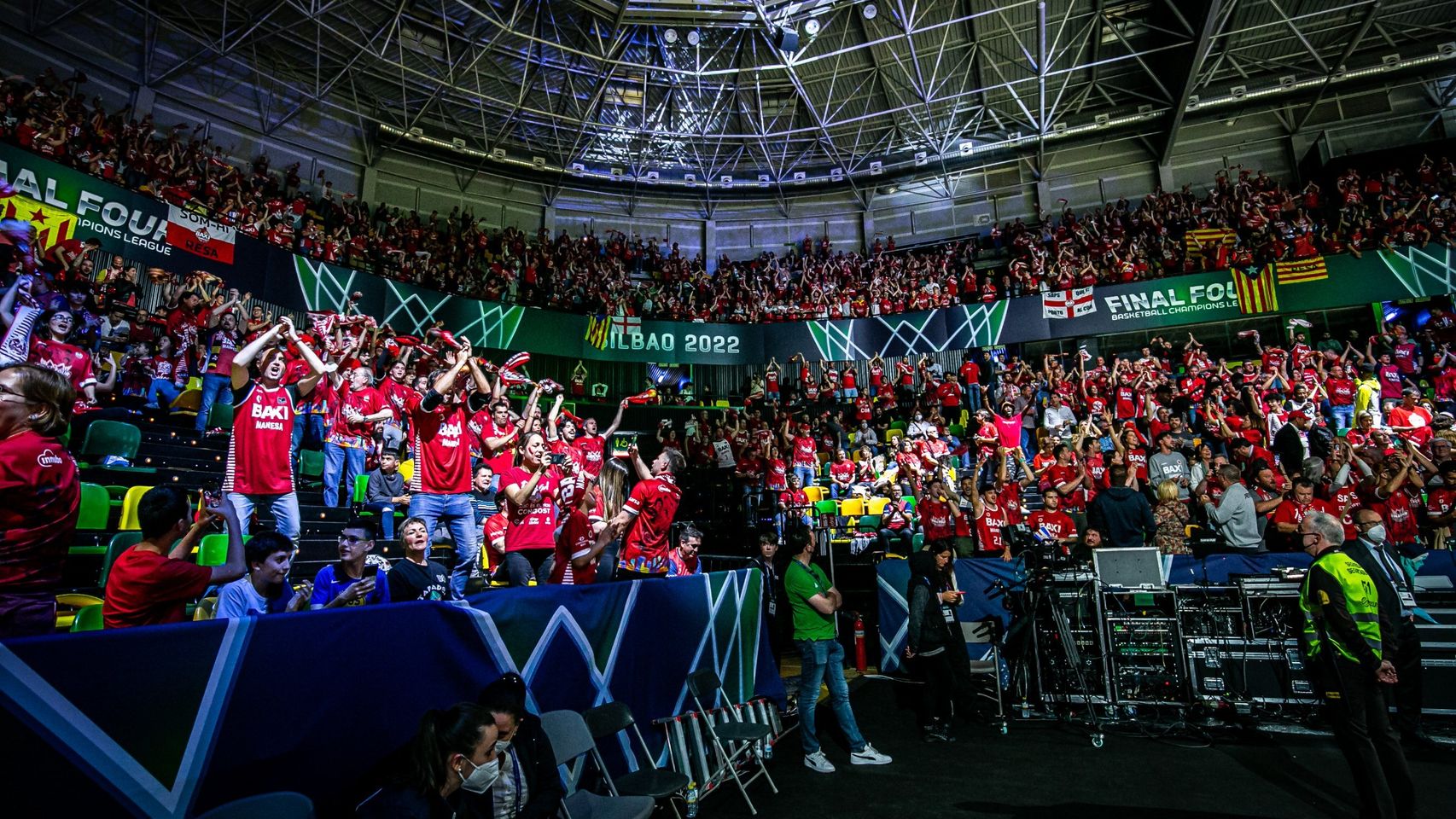 La afición del Baxi Manresa en la Final Four de la Basketball Champions League de Bilbao 2022