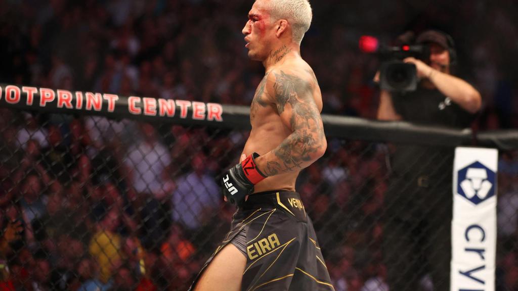 Charles Oliveira, tras ganar en el UFC 274