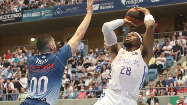 Yabusele, ante Edgar Vicedo.