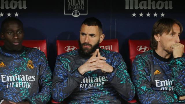 Ferland Mendy, Karim Benzema y Luka Modric, en el banquillo del Real Madrid en el Wanda Metropolitano