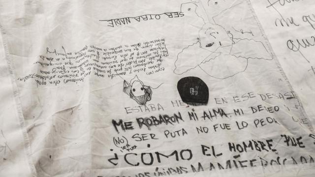 Virgen les servía más: el aterrador testimonio de las víctimas de trata convertido en 'arte denuncia'