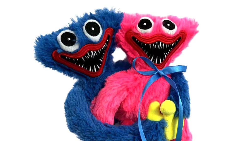 Dos muñecos de la colección Huggy Wuggy.