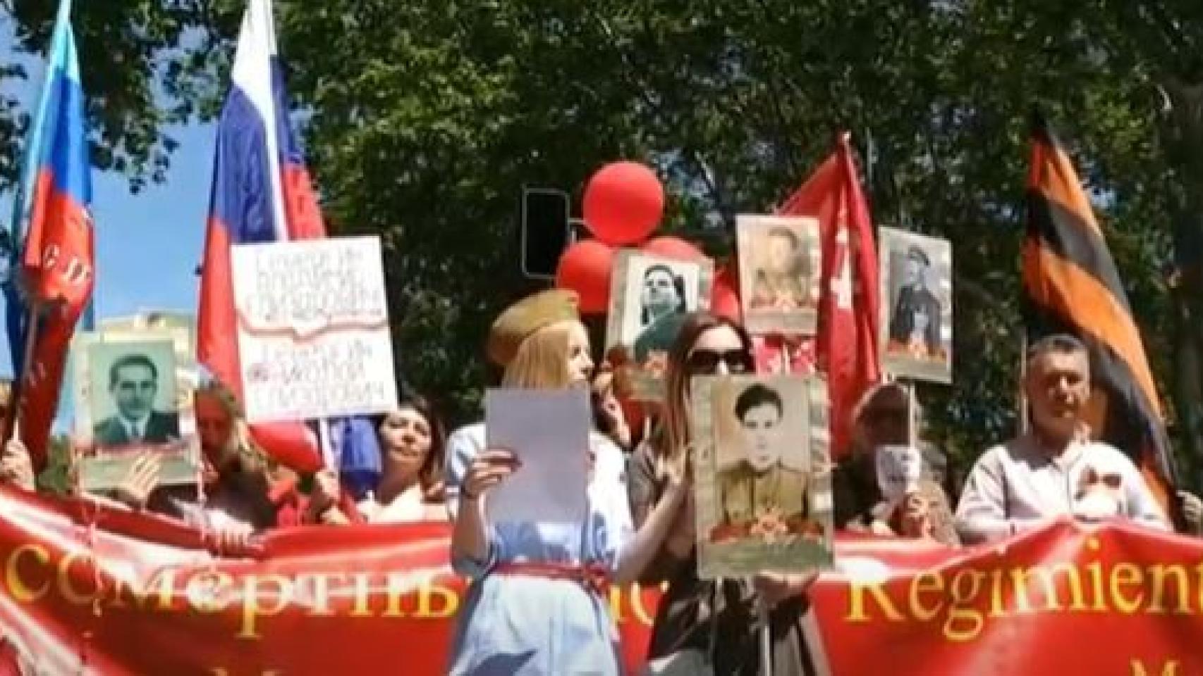 Qué es el 'Regimiento Inmortal': los seguidores antifascistas de Putin que marchan en Madrid