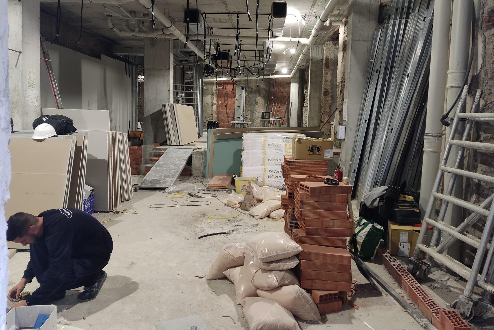 Obras en el interior del local de la Plaza del Teatro.