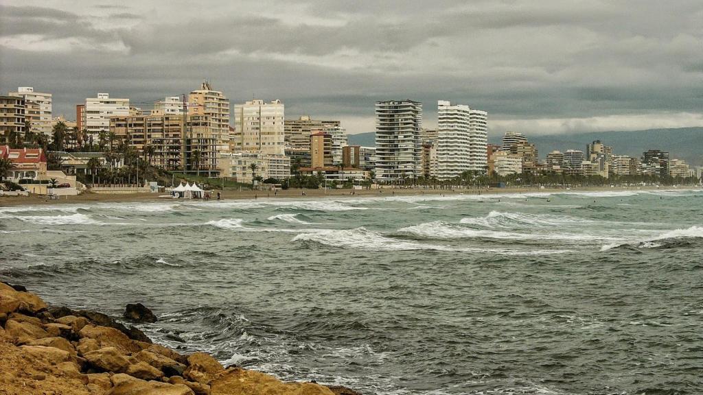 Playa de San Juan de Alicante vista desde el Cabo de las Huertas.