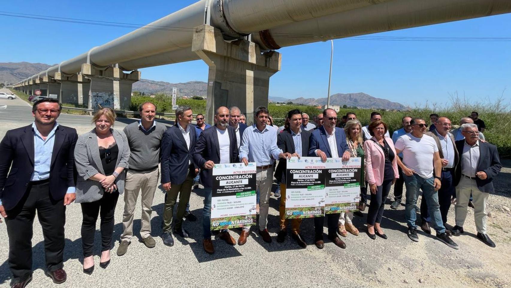 Encuentro entre políticos de Alicante y Murcia para rechazar el recorte del trasvase Tajo-Segura, en Orihuela.