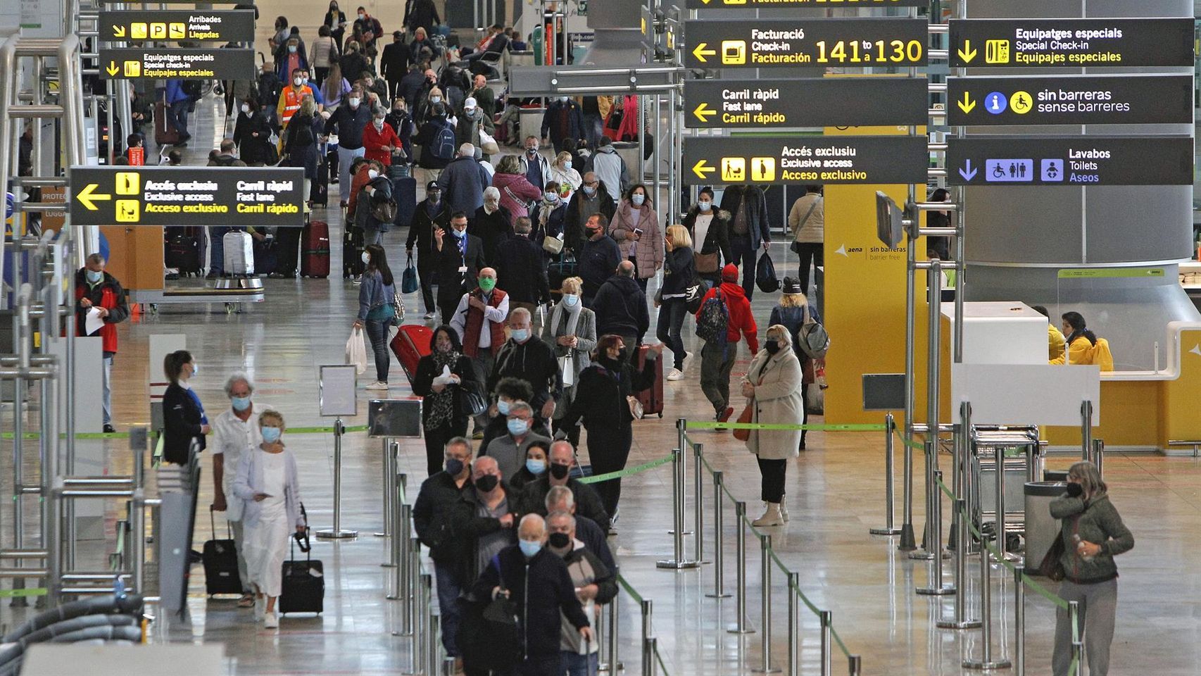 Aeropuerto de Alicante-Elche, en uno de los fines de semana de abril.