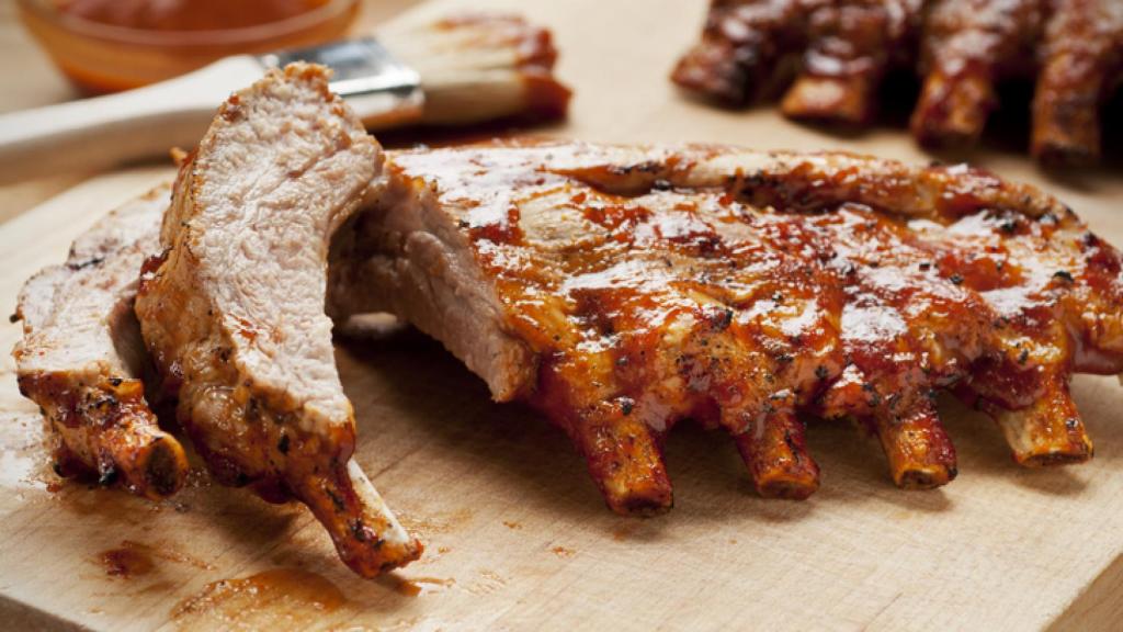 Receta de costillas de cerdo al ajillo para chuparse los dedos.