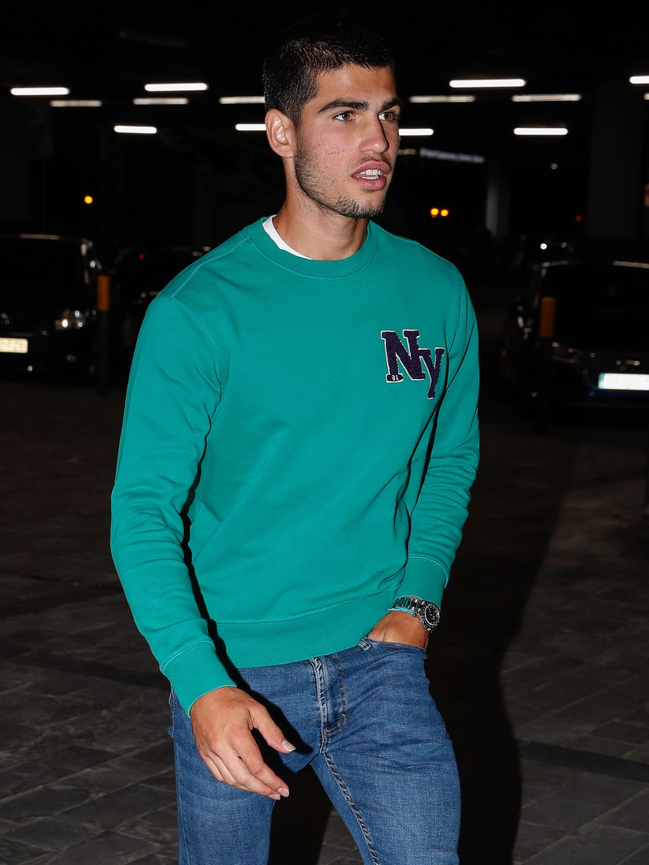 Carlos Alcaraz llegando a la celebración por su victoria en el Mutua Madrid Open.