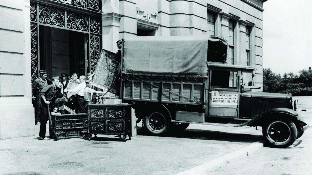 Joan Vidal Ventosa: Entrada de las obras de arte decomisadas para ser salvaguardadas en el MNAC, julio de 1936. En la exposición ¡El museo en peligro! (MNAC). Archivo Fotográfico de Barcelona