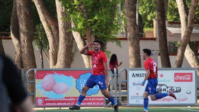 Josemi Santos celebra el gol del Villarrobledo la temporada pasada. Foto: FFCM