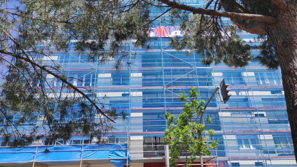 Edificio de viviendas en Madrid en plena rehabilitación.