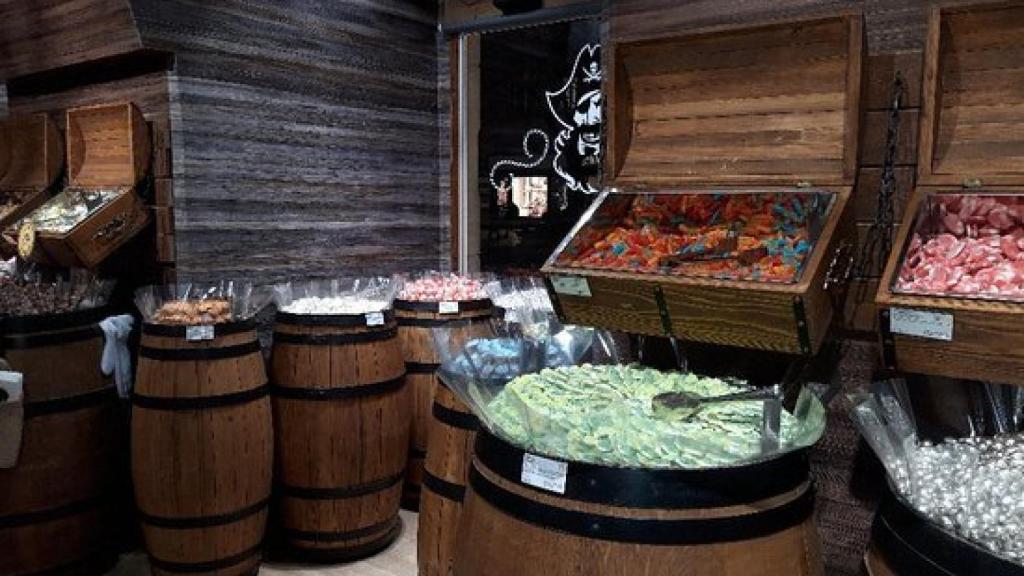 Interior de una de las tiendas de Captain Candy.